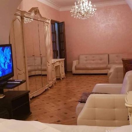 Apartment Irma Rustaveli 57 Batumi Esterno foto