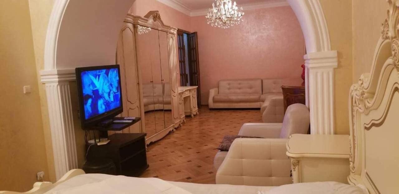 Apartment Irma Rustaveli 57 Batumi Esterno foto